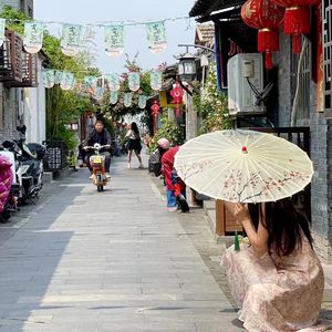 穿着紧身牛仔裤黑丝袜少妇三级片
