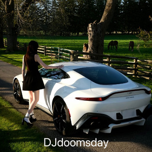 穿着紧身牛仔裤黑丝袜少妇三级片
