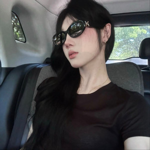 穿着紧身牛仔裤黑丝袜少妇三级片
