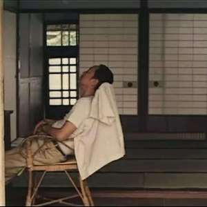 穿着紧身牛仔裤黑丝袜少妇三级片
