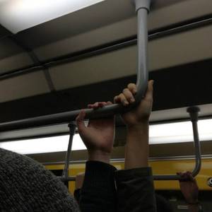 穿着紧身牛仔裤黑丝袜少妇三级片
