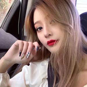 穿着紧身牛仔裤黑丝袜少妇三级片
