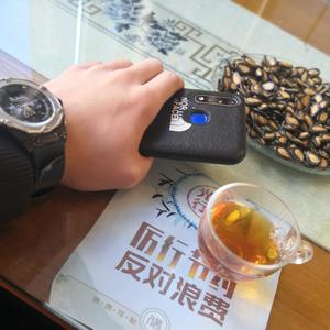 穿着紧身牛仔裤黑丝袜少妇三级片
