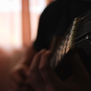 穿着紧身牛仔裤黑丝袜少妇三级片
